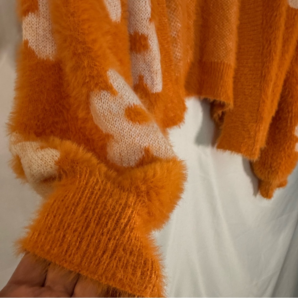 Ecowish Cropped Orange/White Flower Knit Open Front Cardigan With Ribbed Cuffs - Picture 5 of 11